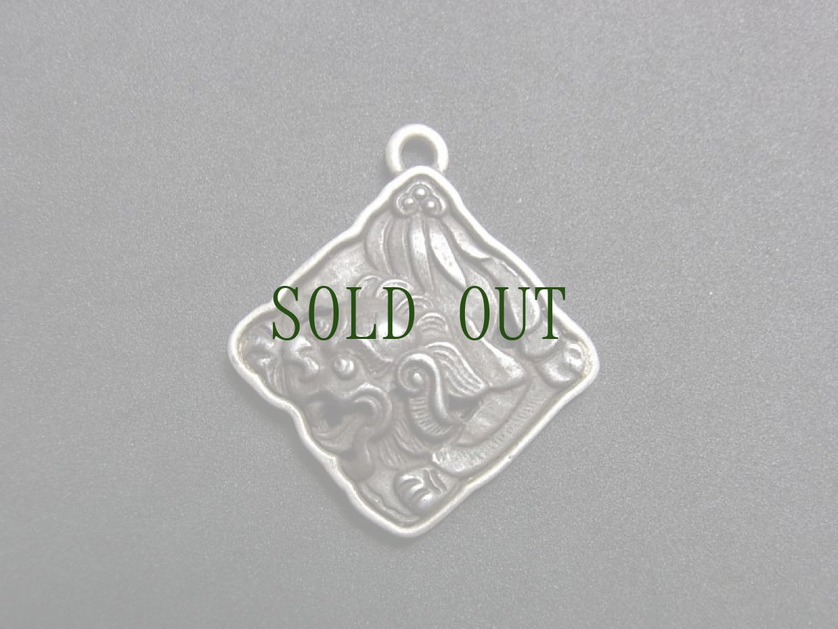 画像2: チベット・聖獣獅子の鉄製トクチャ(天鉄・Thogchags)・純銀製被せ付き・羯磨金剛  (2)