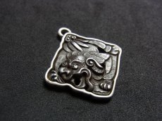 画像3: チベット・聖獣獅子の鉄製トクチャ(天鉄・Thogchags)・純銀製被せ付き・羯磨金剛  (3)