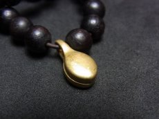 画像8: チベット・老黒木珠と山珊瑚、カウンターの御数珠　( TIbetan old wood beads  mala )　107 玉 (8)