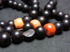 画像3: チベット・老黒木珠と山珊瑚、カウンターの御数珠　( TIbetan old wood beads  mala )　107 玉 (3)
