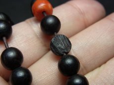 画像6: チベット・老黒木珠と山珊瑚、カウンターの御数珠　( TIbetan old wood beads  mala )　107 玉 (6)