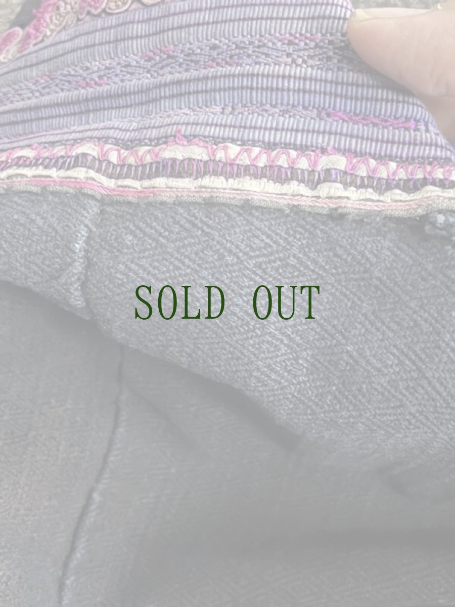 画像9: 貴州省・革一苗族（ge yi miao）木綿藍染・刺繍ジャケット　（アンティーク）老奶奶的衣服 (9)