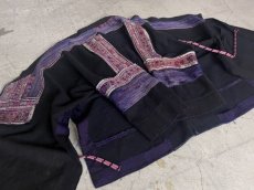 画像2: 貴州省・革一苗族（ge yi miao）木綿藍染・刺繍ジャケット　（アンティーク）老奶奶的衣服 (2)