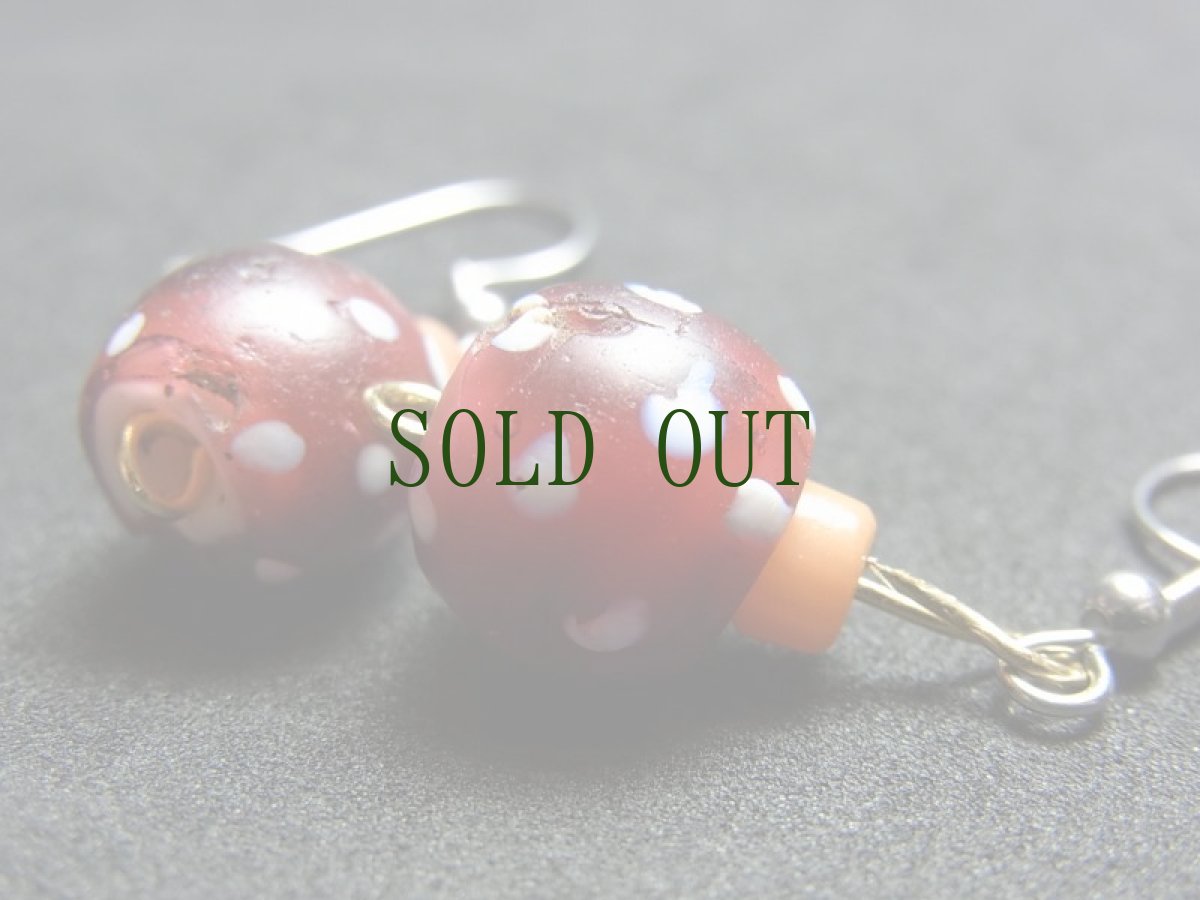 画像3:  金赤スカンク（ホワイトハート）のピアス　（Old Venetian Fancy glass beads)【ファンシー/オッキオ】ヴェネツィア (3)