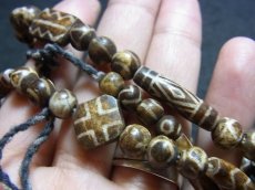 画像9: ミゾラムのパムテックビーズの一連ネックレス（Old Puntek beads Mizzoram Burma） (9)