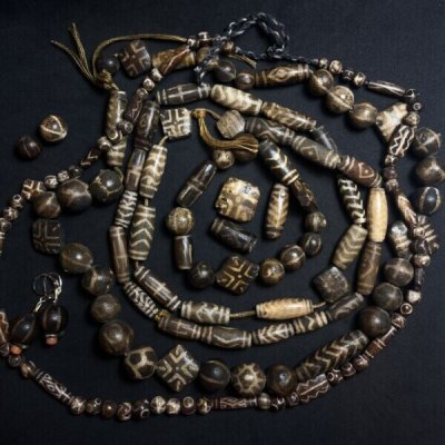 画像1: ミゾラムのパムテックビーズの一連ネックレス（Old Puntek beads Mizzoram Burma）