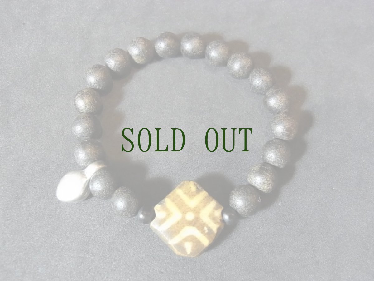 画像2: パムテックビーズ（Old Puntek bead Mizzoraｍ）と沈香木珠のブレスレット (2)