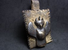 画像2: チベットの護符・霊鳥キュンのトクチャ と革製ガウ　 (2)
