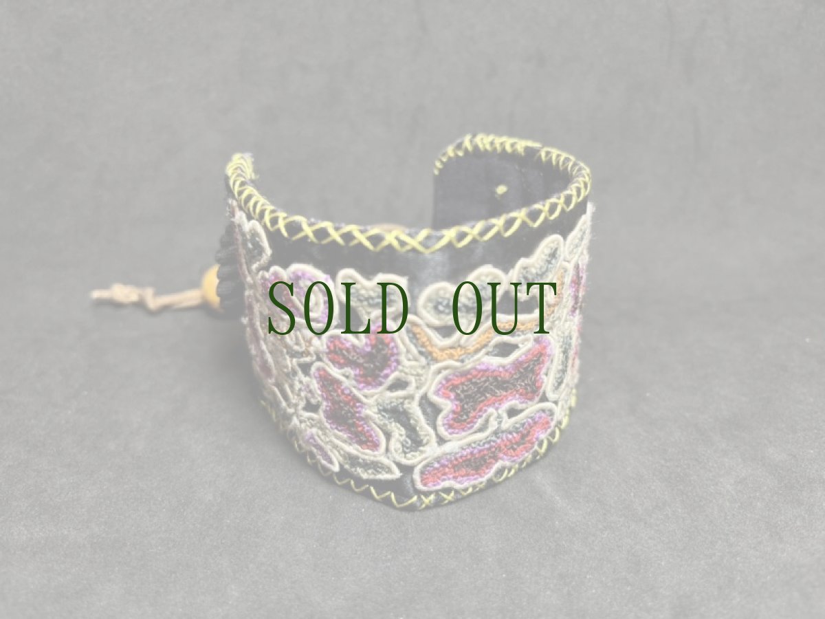 画像2: 貴州省苗族（ミャオ族）の刺繍古裂・布ブレスレット　（Miao old embroidered cloth bracelet） (2)