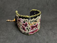 画像2: 貴州省苗族（ミャオ族）の刺繍古裂・布ブレスレット　（Miao old embroidered cloth bracelet） (2)