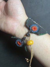 画像8: 貴州省苗族（ミャオ族）の刺繍古裂・布ブレスレット　（Miao old embroidered cloth bracelet） (8)