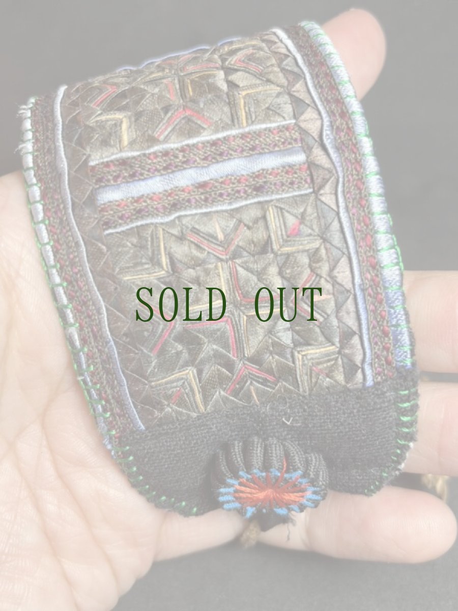 画像6: 貴州省苗族（ミャオ族）の刺繍古裂・布ブレスレット　（Miao old embroidered cloth bracelet） (6)