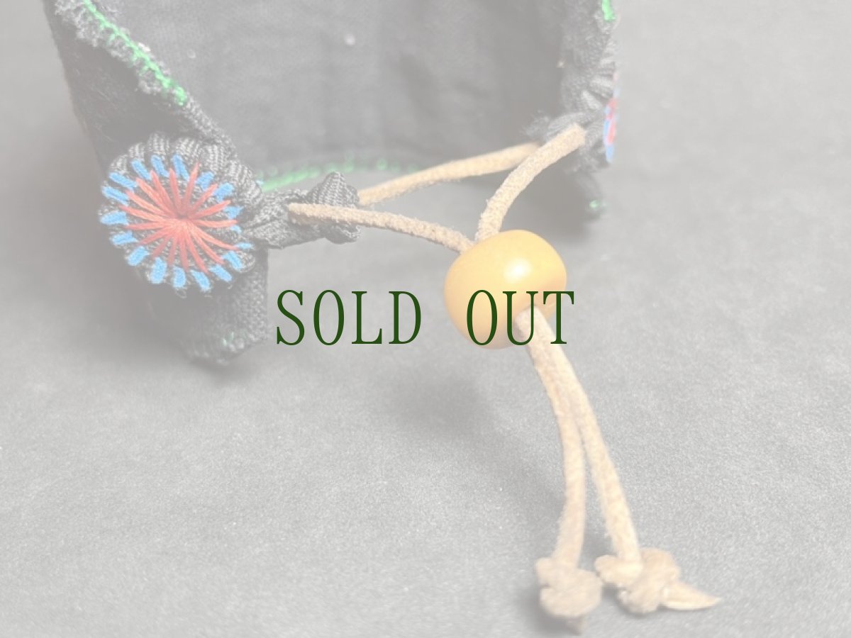 画像4: 貴州省苗族（ミャオ族）の刺繍古裂・布ブレスレット　（Miao old embroidered cloth bracelet） (4)