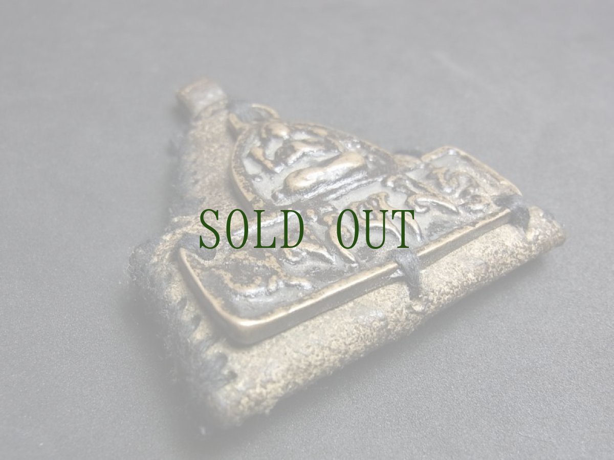 画像3: チベットの護符・四臂観音菩薩（チャンレーシィク・チャクシパ）のトクチャ と革製ガウ　 (3)