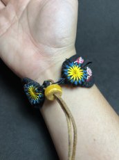 画像10: 貴州省苗族（ミャオ族）の刺繍古裂・布ブレスレット　（Miao old embroidered cloth bracelet） (10)