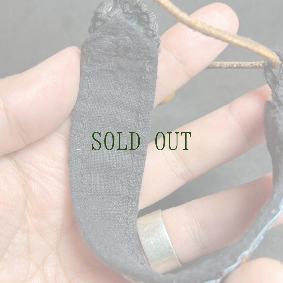 画像8: 貴州省苗族（ミャオ族）の刺繍古裂・布ブレスレット　（Miao old embroidered cloth bracelet） (8)