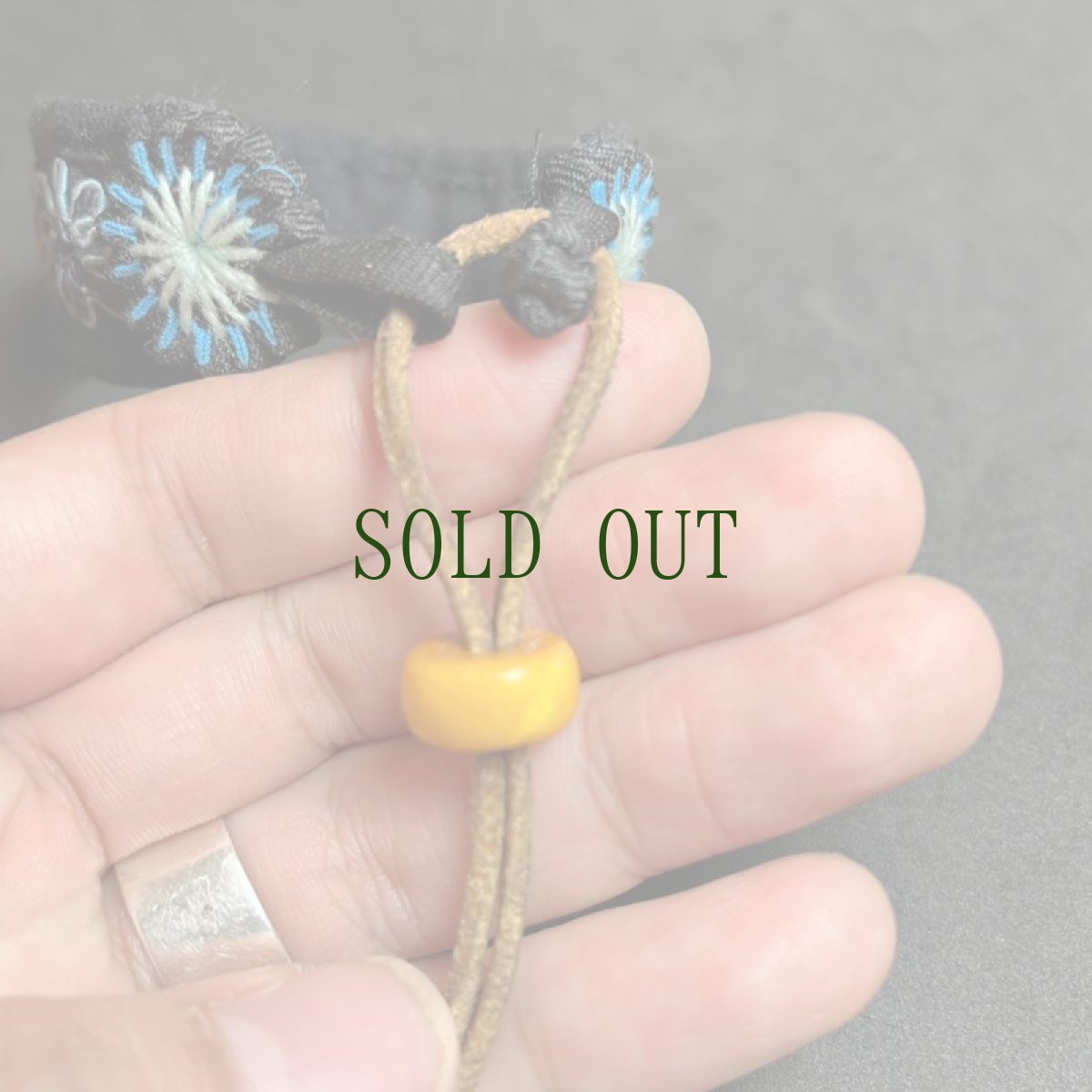 画像5: 貴州省苗族（ミャオ族）の刺繍古裂・布ブレスレット　（Miao old embroidered cloth bracelet） (5)