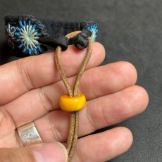 画像5: 貴州省苗族（ミャオ族）の刺繍古裂・布ブレスレット　（Miao old embroidered cloth bracelet） (5)
