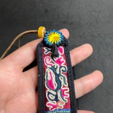 画像6: 貴州省苗族（ミャオ族）の刺繍古裂・布ブレスレット　（Miao old embroidered cloth bracelet） (6)