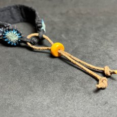 画像4: 貴州省苗族（ミャオ族）の刺繍古裂・布ブレスレット　（Miao old embroidered cloth bracelet） (4)