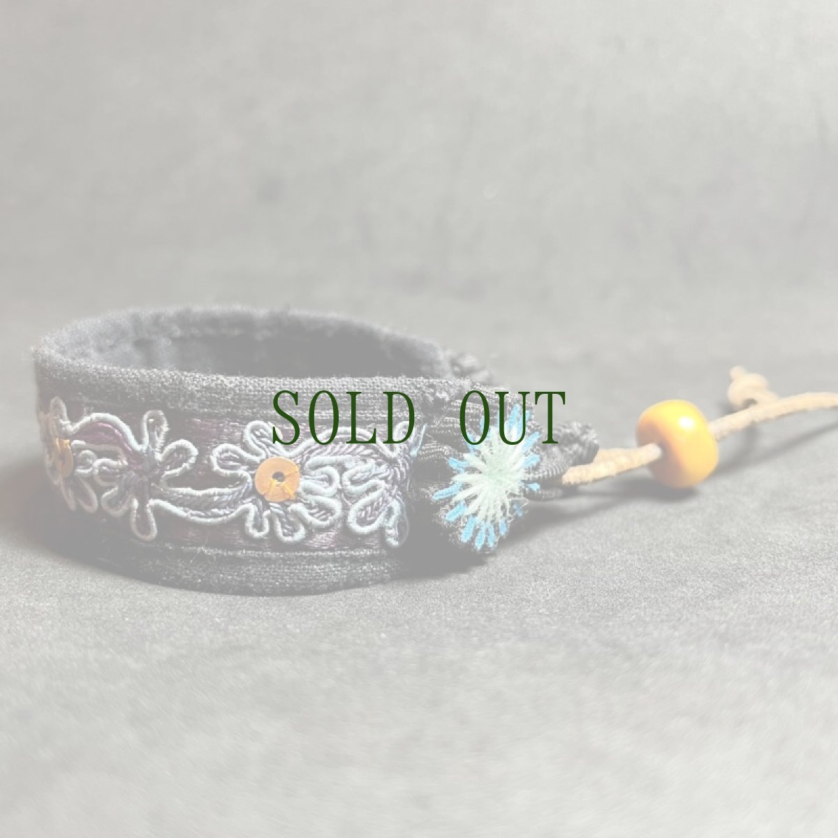 画像3: 貴州省苗族（ミャオ族）の刺繍古裂・布ブレスレット　（Miao old embroidered cloth bracelet） (3)