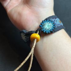 画像10: 貴州省苗族（ミャオ族）の刺繍古裂・布ブレスレット　（Miao old embroidered cloth bracelet） (10)