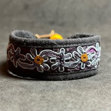 画像2: 貴州省苗族（ミャオ族）の刺繍古裂・布ブレスレット　（Miao old embroidered cloth bracelet） (2)