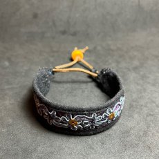 画像6: 貴州省苗族（ミャオ族）の刺繍古裂・布ブレスレット　（Miao old embroidered cloth bracelet） (6)