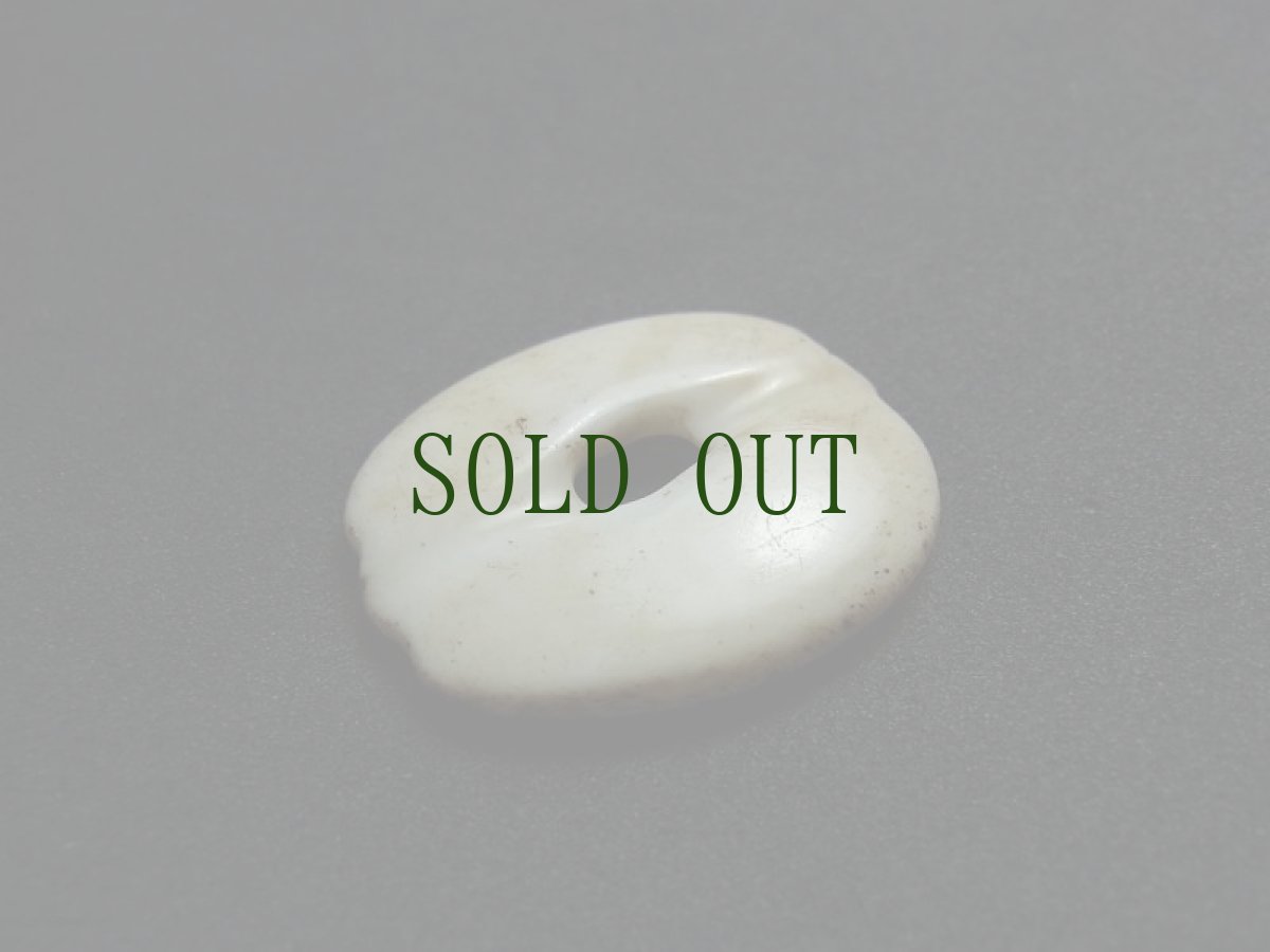 画像2: チベット密教 マニコロ・トゥン（シャンカ・砗磲）の御守り・アンティーク (2)