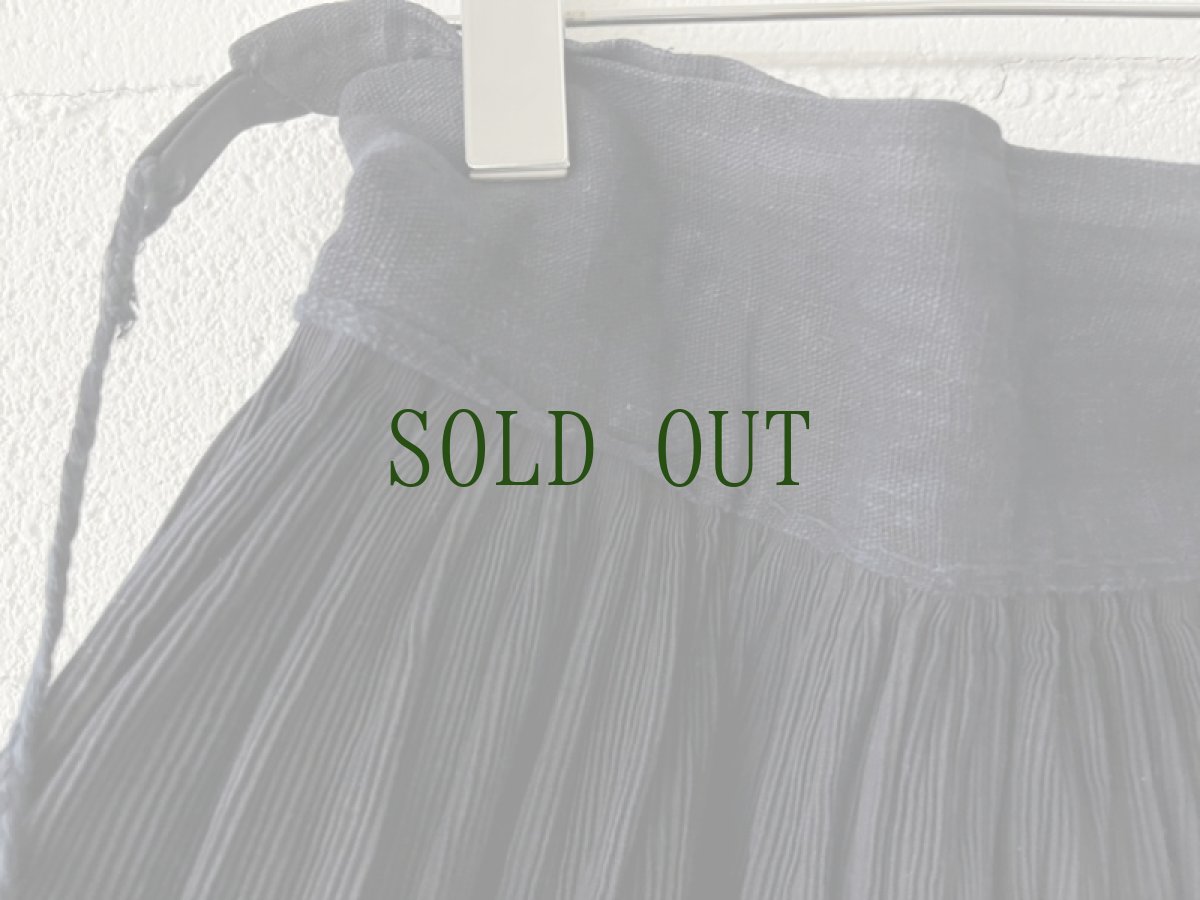 画像10: 貴州侗族(トン)　藍染・亮布　プリーツ巻きスカート　(泥藍・牛革・紅豆染色) (10)