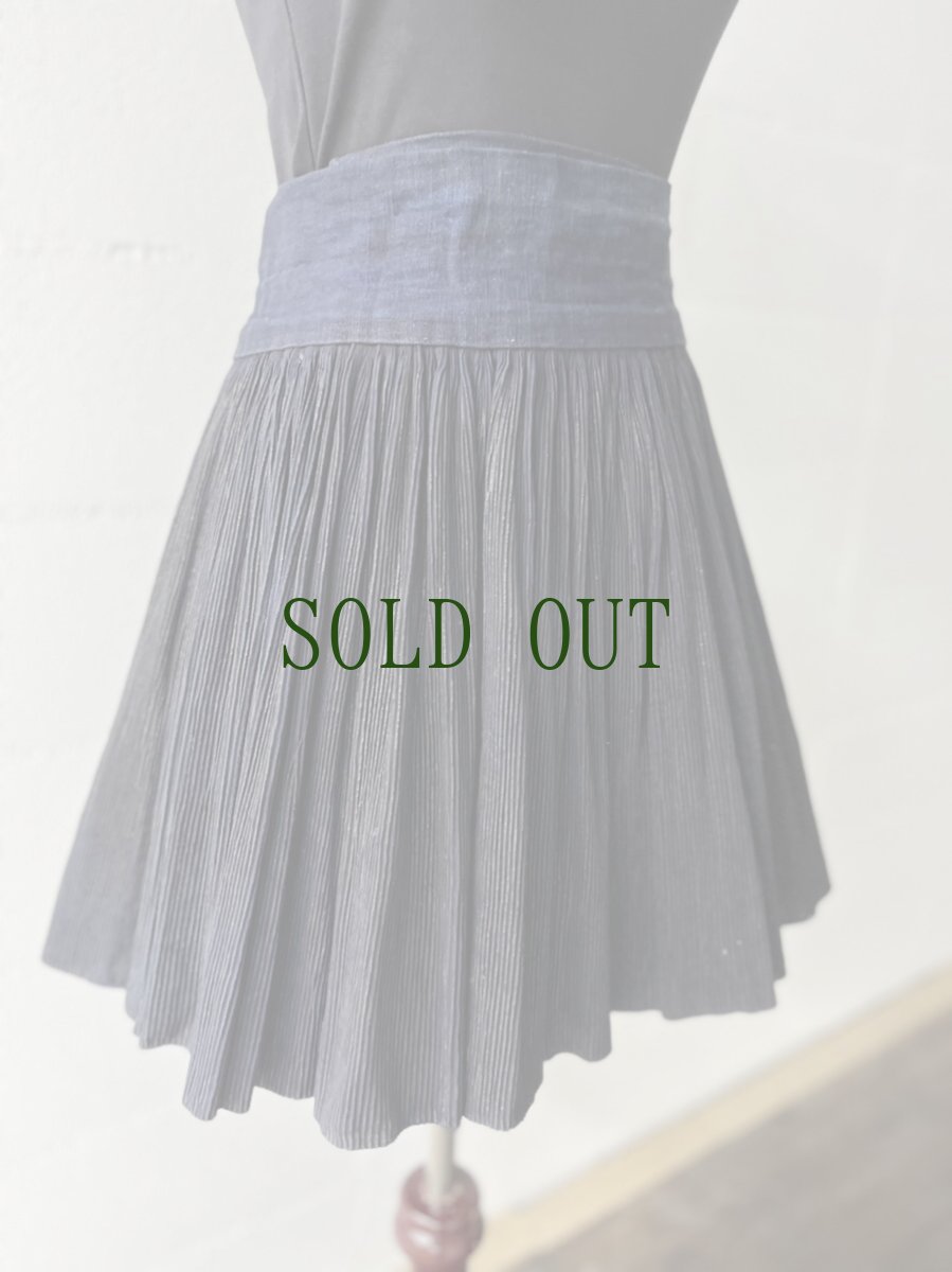 画像3: 貴州侗族(トン)　藍染・亮布　プリーツ巻きスカート　(泥藍・牛革・紅豆染色) (3)