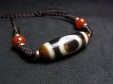 画像1: ジービーズ(Tibetan dzi beads) 天地天珠（サコナゴ）とペマラカの首飾り (1)