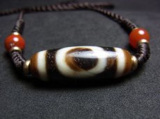 画像4: ジービーズ(Tibetan dzi beads) 天地天珠（サコナゴ）とペマラカの首飾り (4)