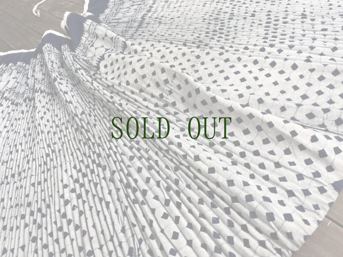 画像15: 貴州省　 布依族（プイ族）　ろうけつ・本藍染　巻きスカート(リバーシブル)　ヴィンテージ　（丈約80cm） (15)