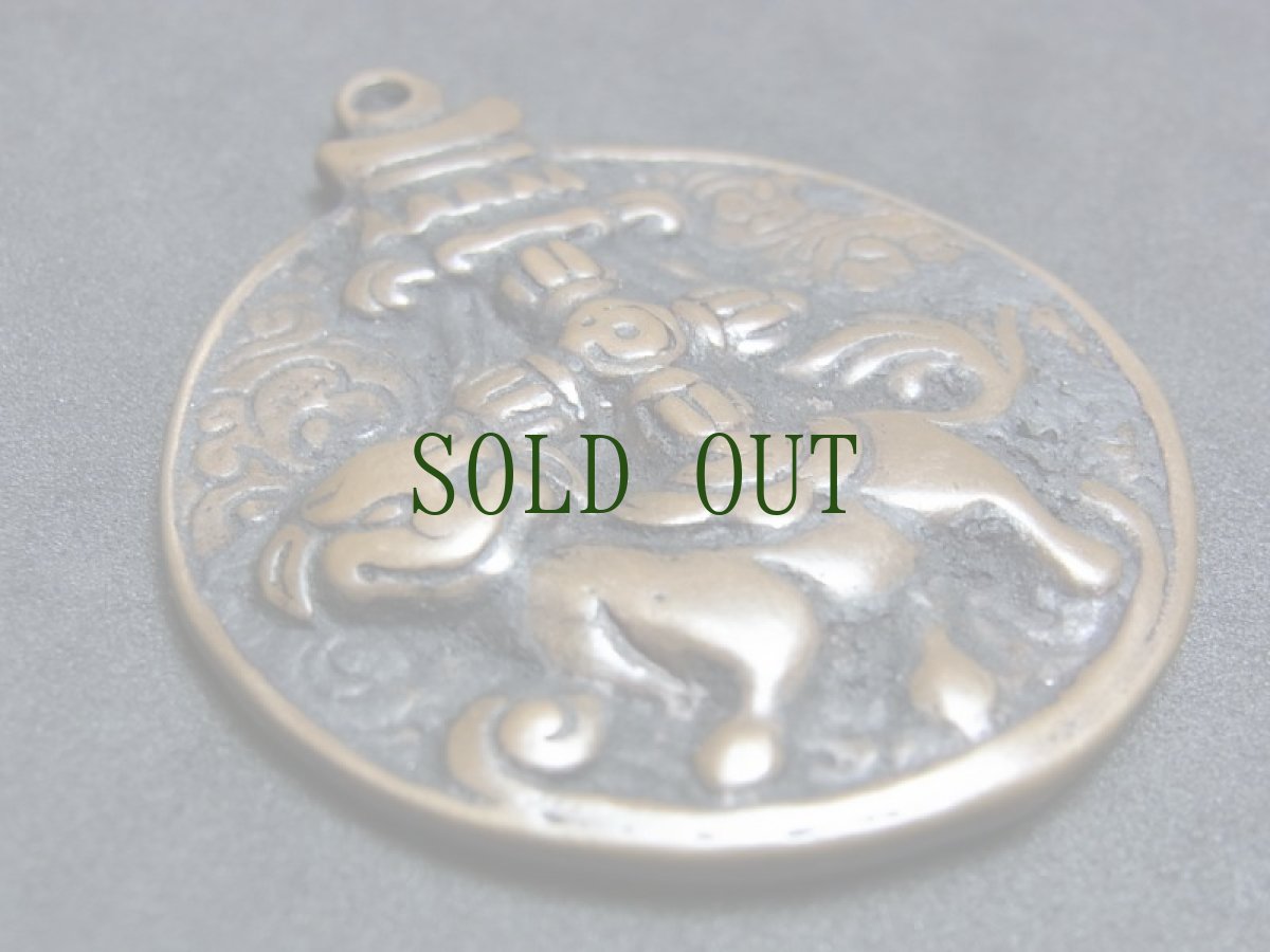 画像2: チベット・トクチャ(天鉄・Thogchags)　銅製密教法具・傘（gdugs/ドゥク）・羯磨金剛・獅子（センゲ） (2)