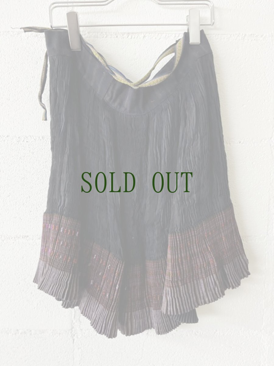 画像2: 貴州省黄平苗族(ミャオ族)　プリーツ巻きスカート（野蚕絹・草木染）ビンテージ【シルク】 (2)