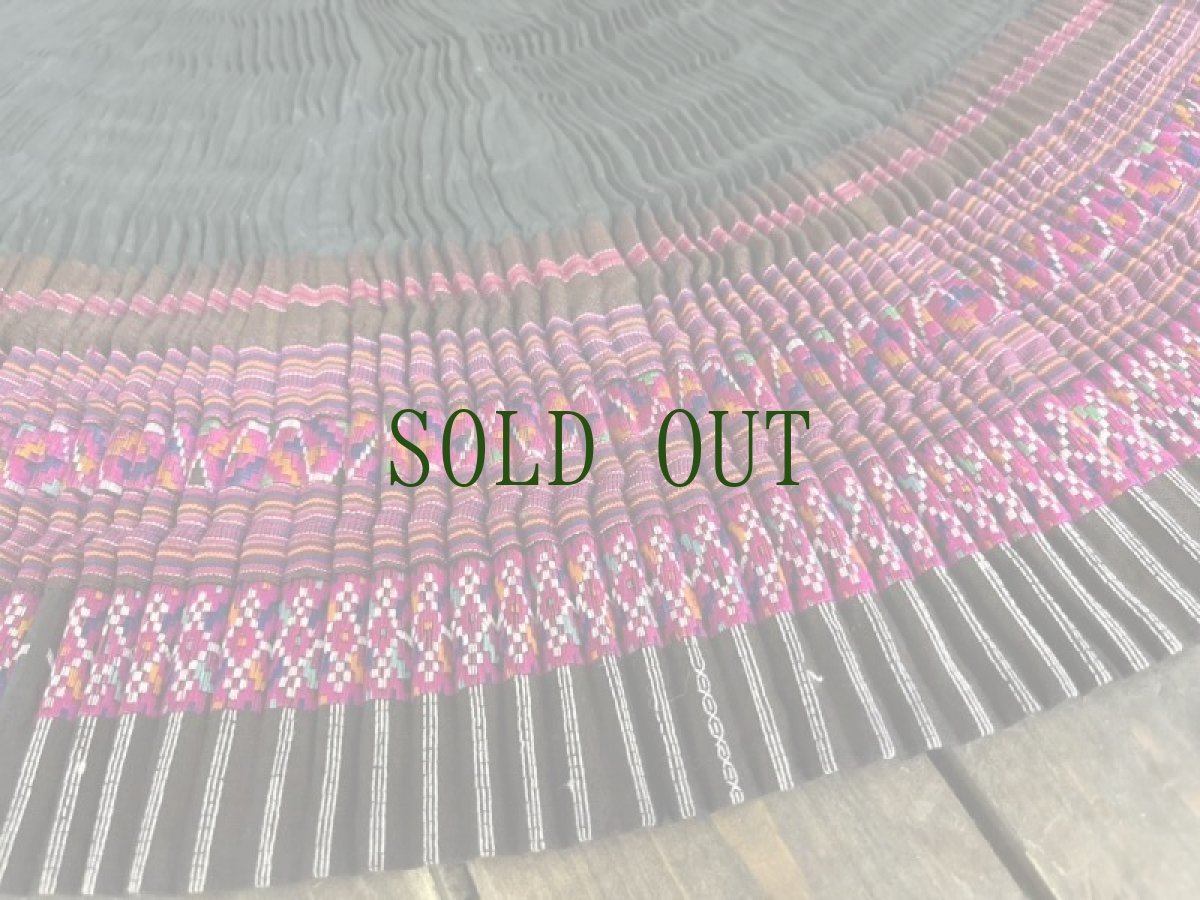 画像7: 貴州省黄平苗族(ミャオ族)　プリーツ巻きスカート（野蚕絹・草木染）ビンテージ【シルク】 (7)