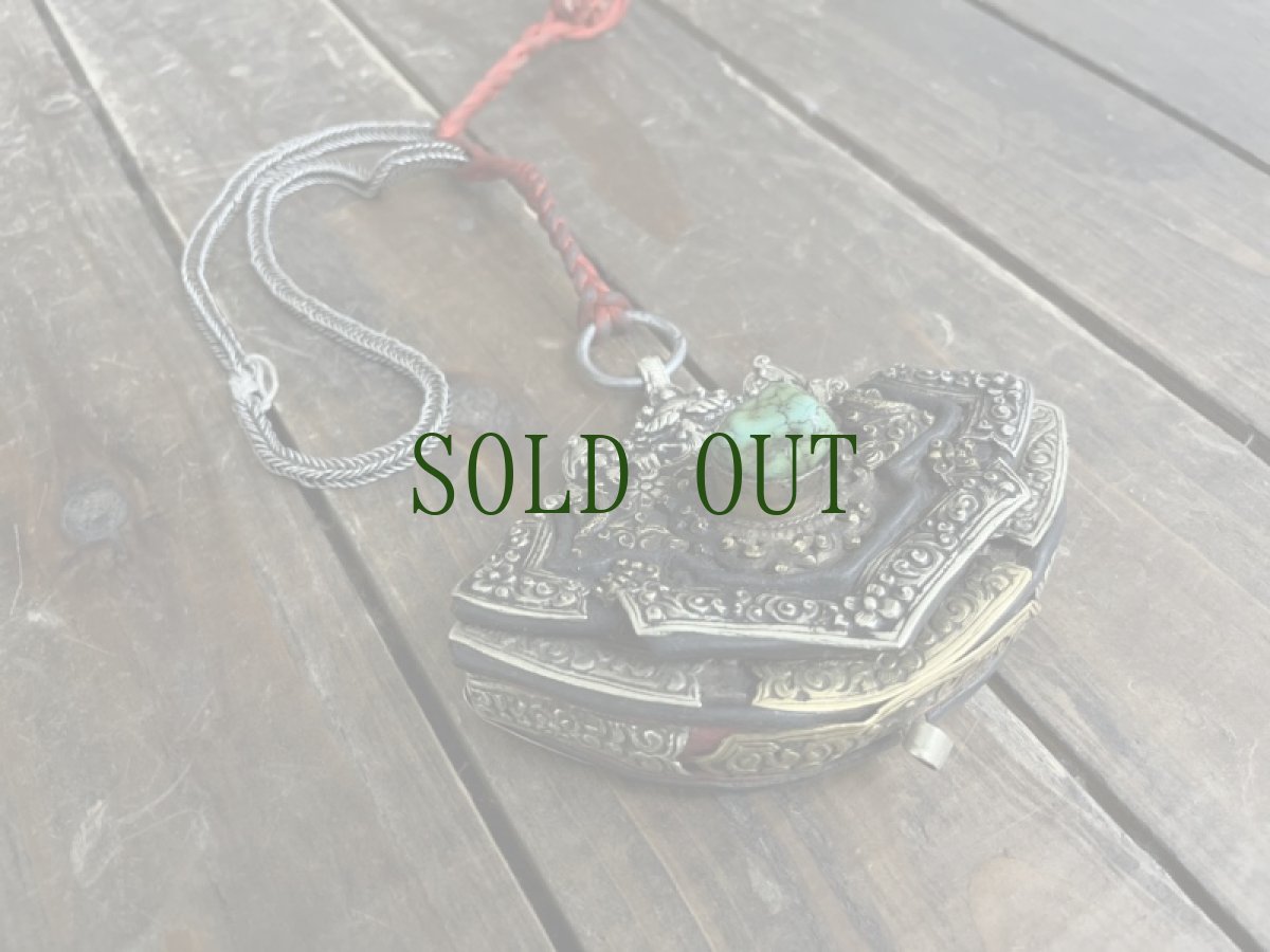 画像5: Old Tibetan leather sawing tool case （チベットの装身具・裁縫具入れ/カヒィン）　アンティーク (5)