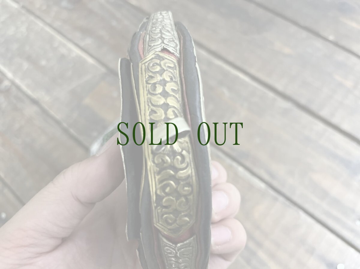 画像10: Old Tibetan leather sawing tool case （チベットの装身具・裁縫具入れ/カヒィン）　アンティーク (10)