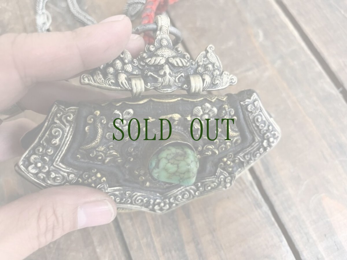 画像8: Old Tibetan leather sawing tool case （チベットの装身具・裁縫具入れ/カヒィン）　アンティーク (8)