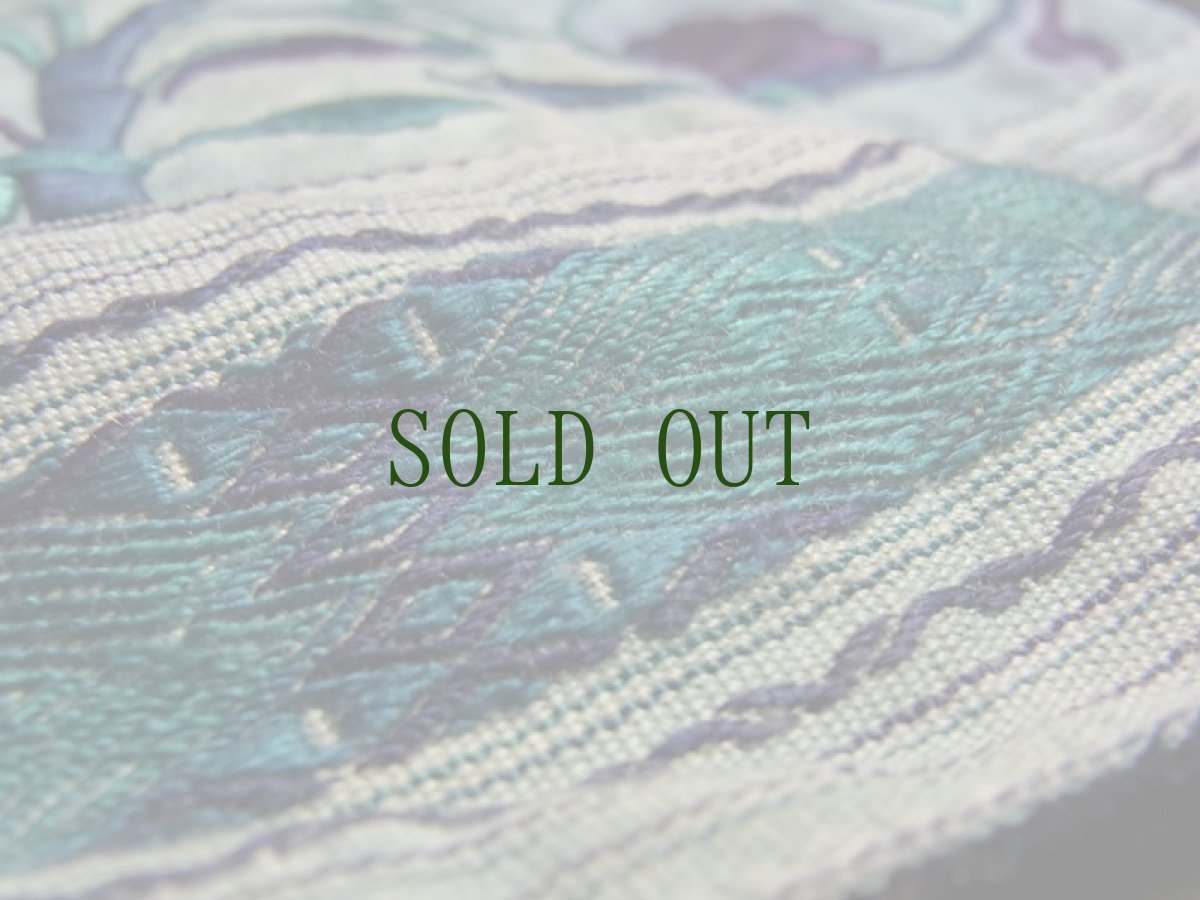 画像9: 貴州省　侗族（トン族）の刺繍古裂 old embroidery of  Dong 肚兜(duodou) (9)