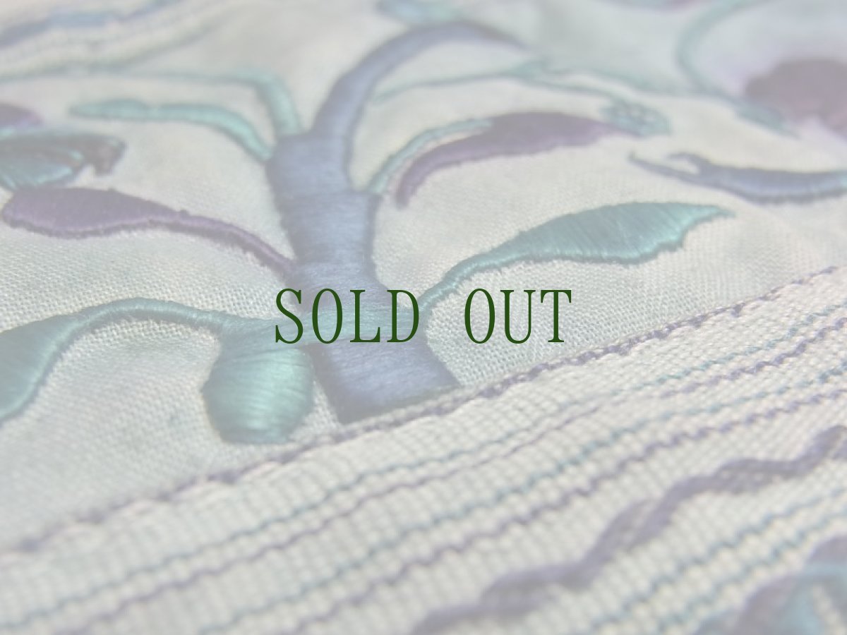 画像8: 貴州省　侗族（トン族）の刺繍古裂 old embroidery of  Dong 肚兜(duodou) (8)