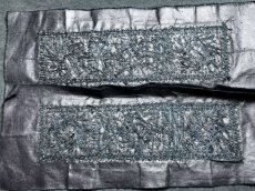 画像9: 貴州省・雲南省　苗族（ミャオ族）の刺繍古裂 old embroidery of  Miao　亮布堆繍一対 (9)