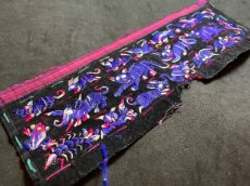 画像1: 貴州省・雲南省　苗族（ミャオ族）の刺繍古裂 old embroidery of  Miao　（別珍） (1)