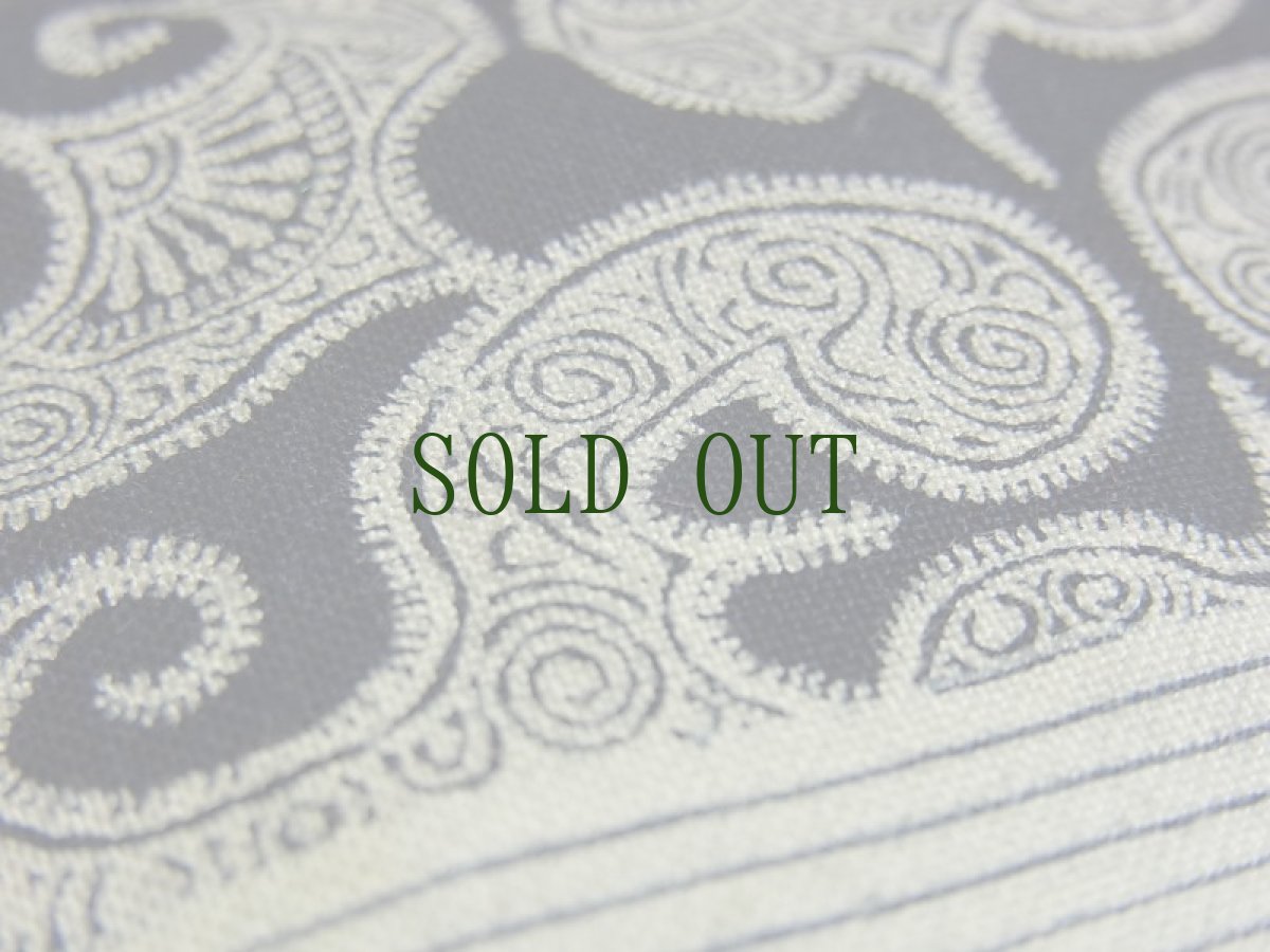 画像8: 貴州省・雲南省　苗族（ミャオ族）、ろうけつ藍染・刺繍古裂 old indigo batik embroidery of  Miao　 (8)