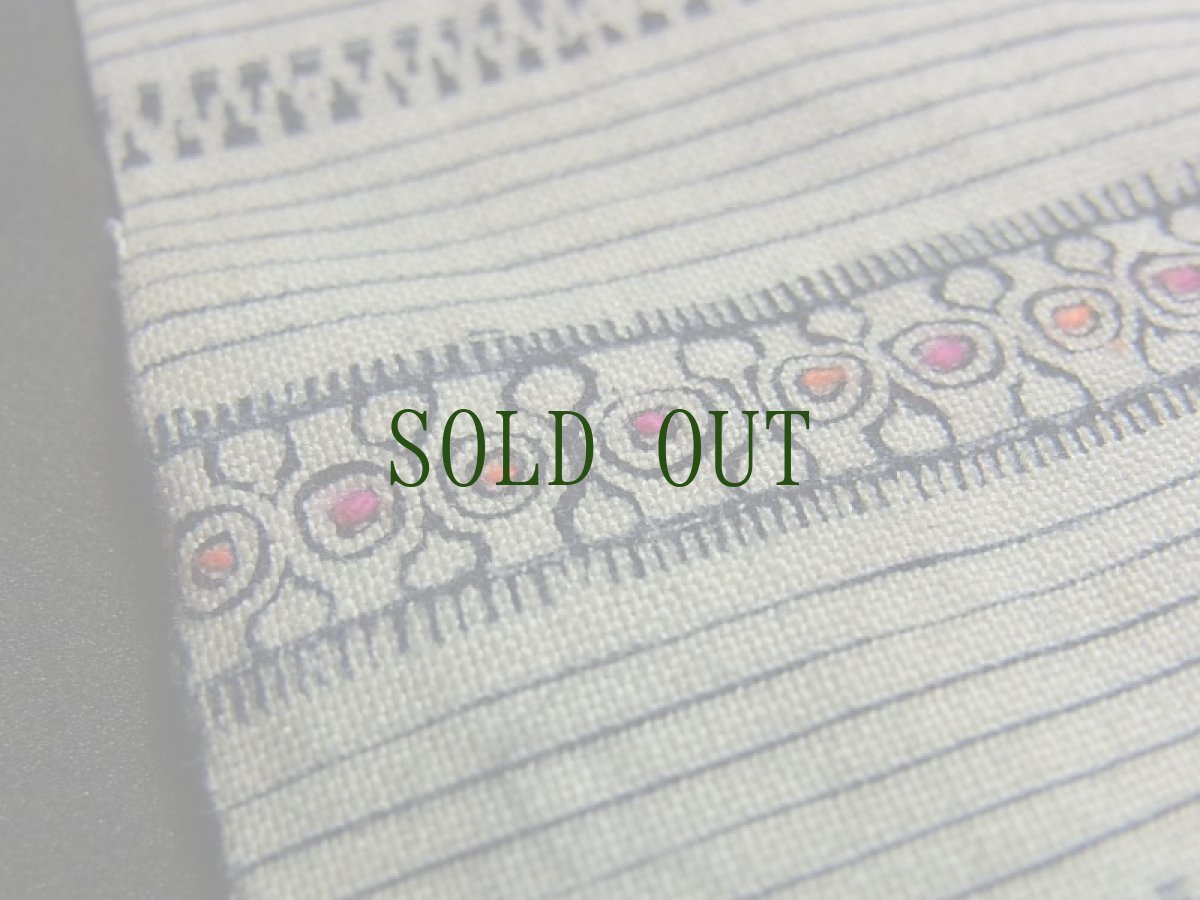 画像9: 貴州省・雲南省　苗族（ミャオ族）、ろうけつ藍染・刺繍古裂 old indigo batik embroidery of  Miao　 (9)