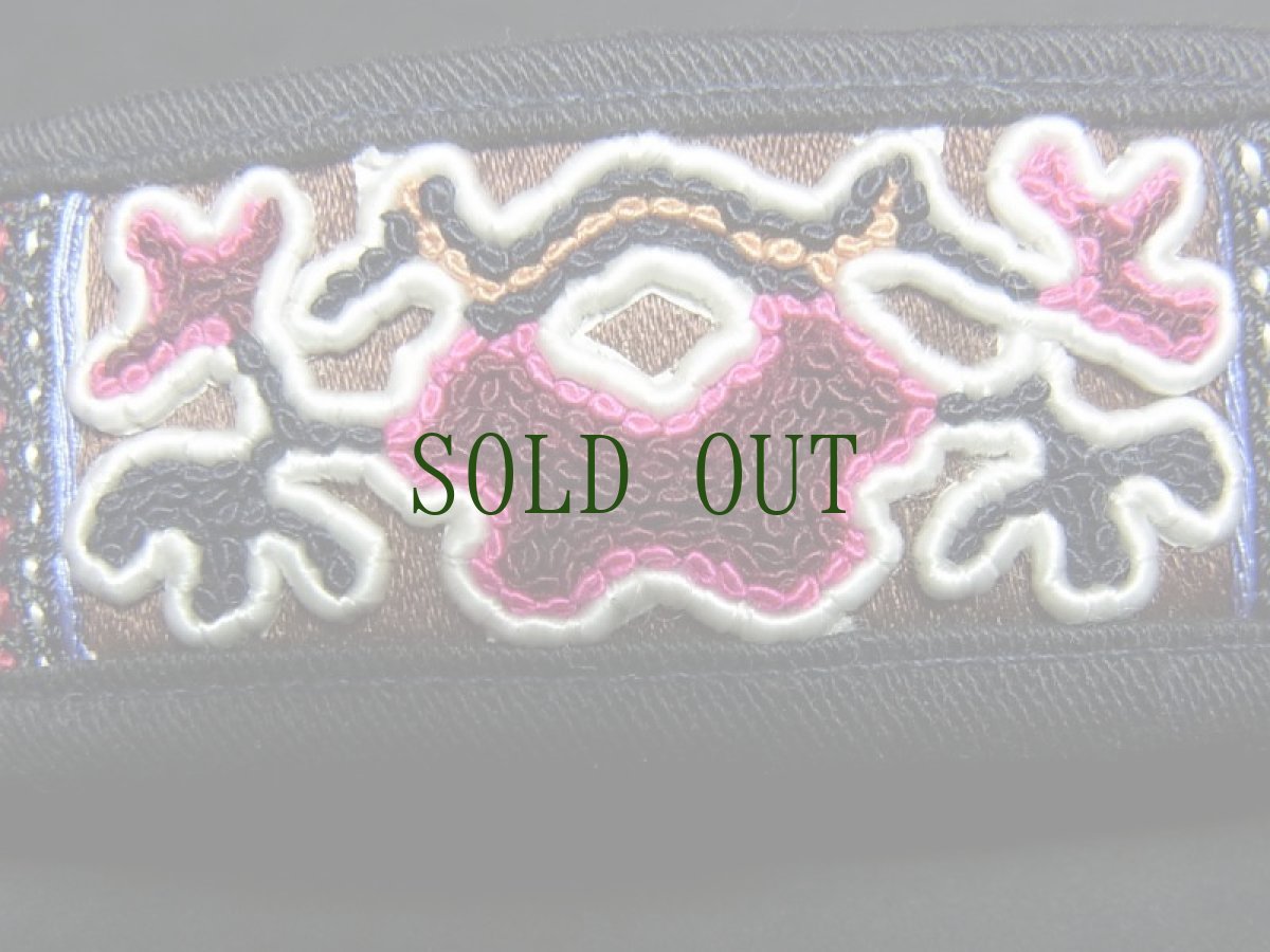 画像9: 貴州省苗族（ミャオ族）の刺繍古裂・布ブレスレット　（Miao old embroidered cloth bracelet） (9)