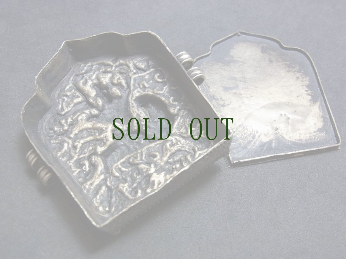 画像9: リン国ケサル王（トェパ・ガワ神）の蔵銀製ガウ（厨子、 gau ）チベット密教法具 (9)