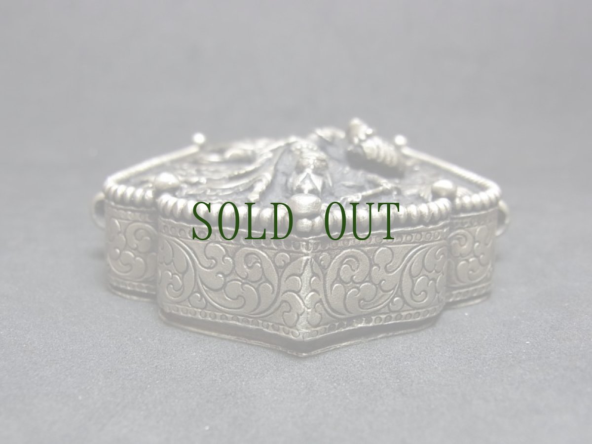 画像8: リン国ケサル王（トェパ・ガワ神）の蔵銀製ガウ（厨子、 gau ）チベット密教法具 (8)