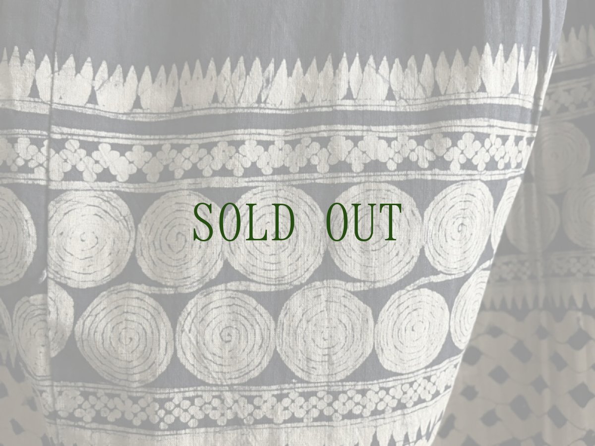 画像3: 貴州省　 布依族（プイ族）　ろうけつ・本藍染　巻きスカート(リバーシブル)　ヴィンテージ　（丈約80cm） (3)